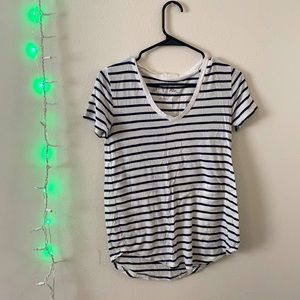 Size extra small stripped tee from Aeropostale.